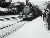 Tren llegando a la estaci&oacute;n. Lumi&egrave;re