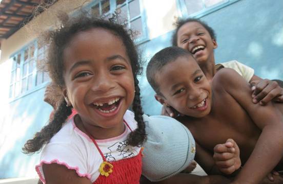 Un clima positivo y acogedor es fundamental para un aprendizaje de calidad. Fuente: Banco de im&aacute;genes del ISFTIC.