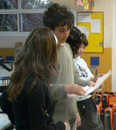 En la tutor&iacute;a entre iguales los alumnos deben conocer cu&aacute;les son las funciones de su rol (tutor o tutorado). Fuente: www.escuela2.es